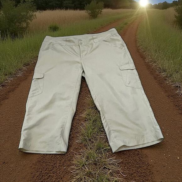 Columbia PFG Womens 10W 18L Cargo Shorts Capri Omni Shade Khaki Tan Pockets - Picture 1 of 13